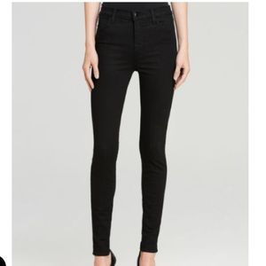 NWOT J Brand 910 Photo Ready Skinny Jeans in black